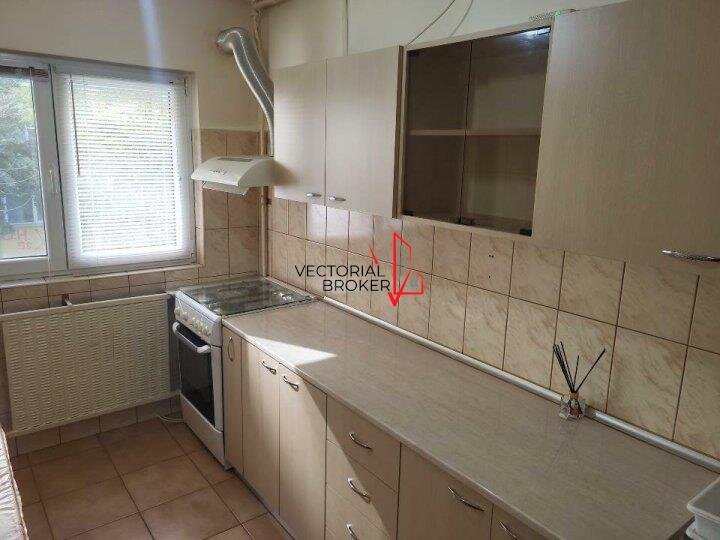 Basarabia- Chisinau 3 camere decomandate, et.1, 71mp, 2 bai,