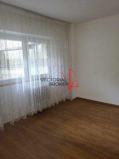 Basarabia- Chisinau 3 camere decomandate, et.1, 71mp, 2 bai,