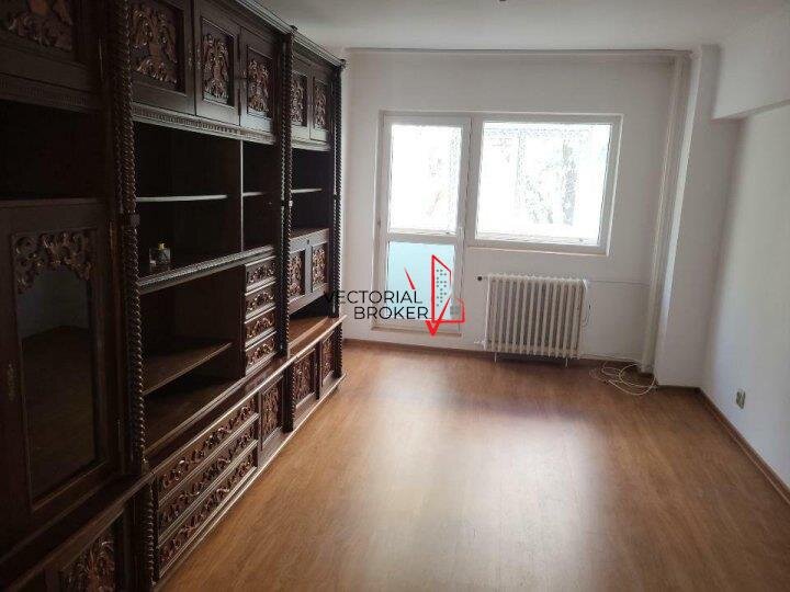 Basarabia- Chisinau 3 camere decomandate, et.1, 71mp, 2 bai,